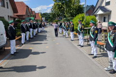 2026_06_13 Spalier stehen beim Abholen des Delbrücker Königs (1)