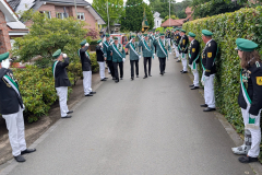 2026_06_13 Spalier stehen beim Abholen des Delbrücker Königs (1)