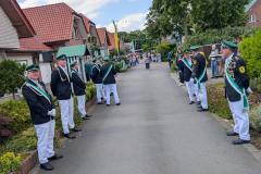 2026_06_13 Spalier stehen beim Abholen des Delbrücker Königs (1)