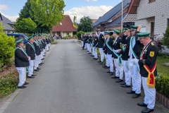 2026_06_13 Spalier stehen beim Abholen des Delbrücker Königs (1)
