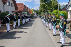 2026_06_13 Spalier stehen beim Abholen des Delbrücker Königs (1)