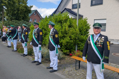 2026_06_13 Spalier stehen beim Abholen des Delbrücker Königs (1)