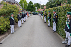 2026_06_13 Spalier stehen beim Abholen des Delbrücker Königs (1)
